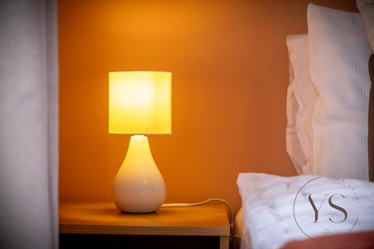 Sienna Longton Studio 2D - Wi-Fi, Alton Towers, Netflix Stoke-on-Trent Bagian luar foto