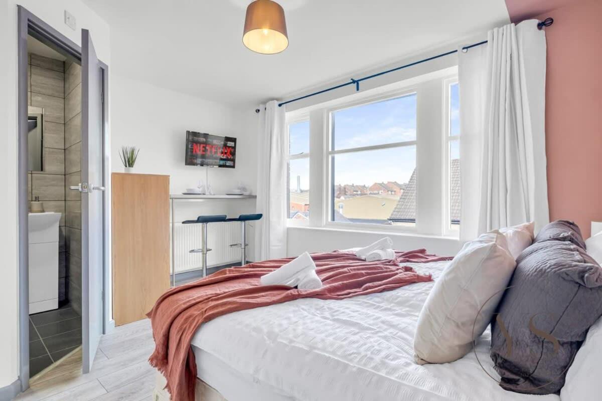 Sienna Longton Studio 2D - Wi-Fi, Alton Towers, Netflix Stoke-on-Trent Bagian luar foto