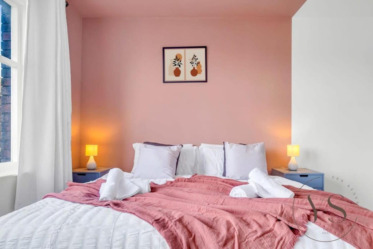 Sienna Longton Studio 2D - Wi-Fi, Alton Towers, Netflix Stoke-on-Trent Bagian luar foto