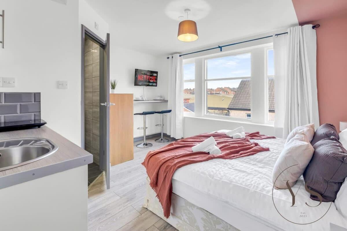 Sienna Longton Studio 2D - Wi-Fi, Alton Towers, Netflix Stoke-on-Trent Bagian luar foto