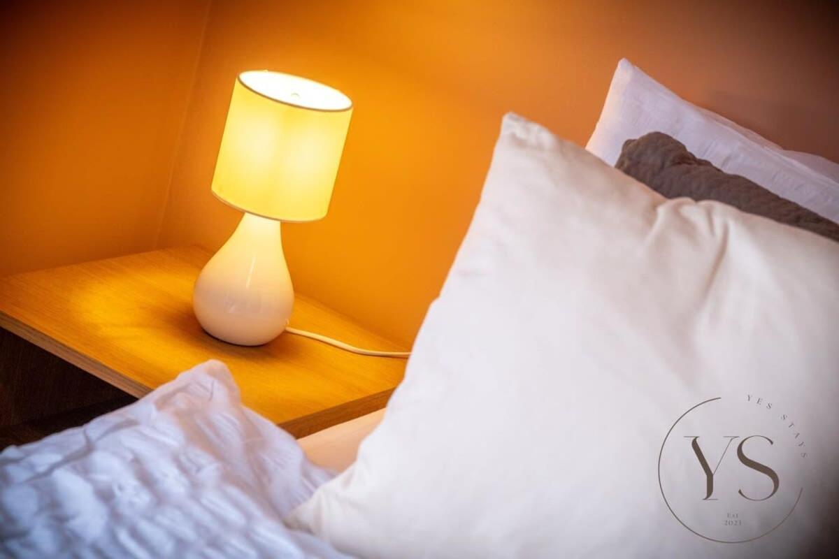 Sienna Longton Studio 2D - Wi-Fi, Alton Towers, Netflix Stoke-on-Trent Bagian luar foto
