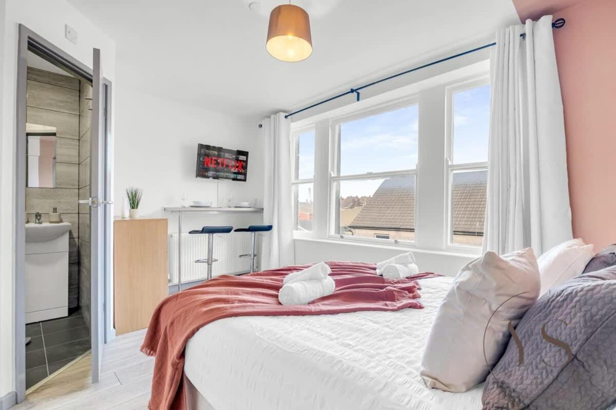 Sienna Longton Studio 2D - Wi-Fi, Alton Towers, Netflix Stoke-on-Trent Bagian luar foto