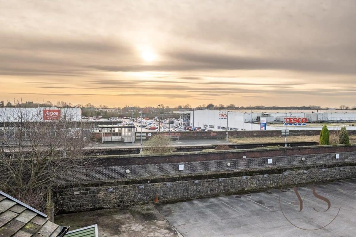 Sienna Longton Studio 2D - Wi-Fi, Alton Towers, Netflix Stoke-on-Trent Bagian luar foto