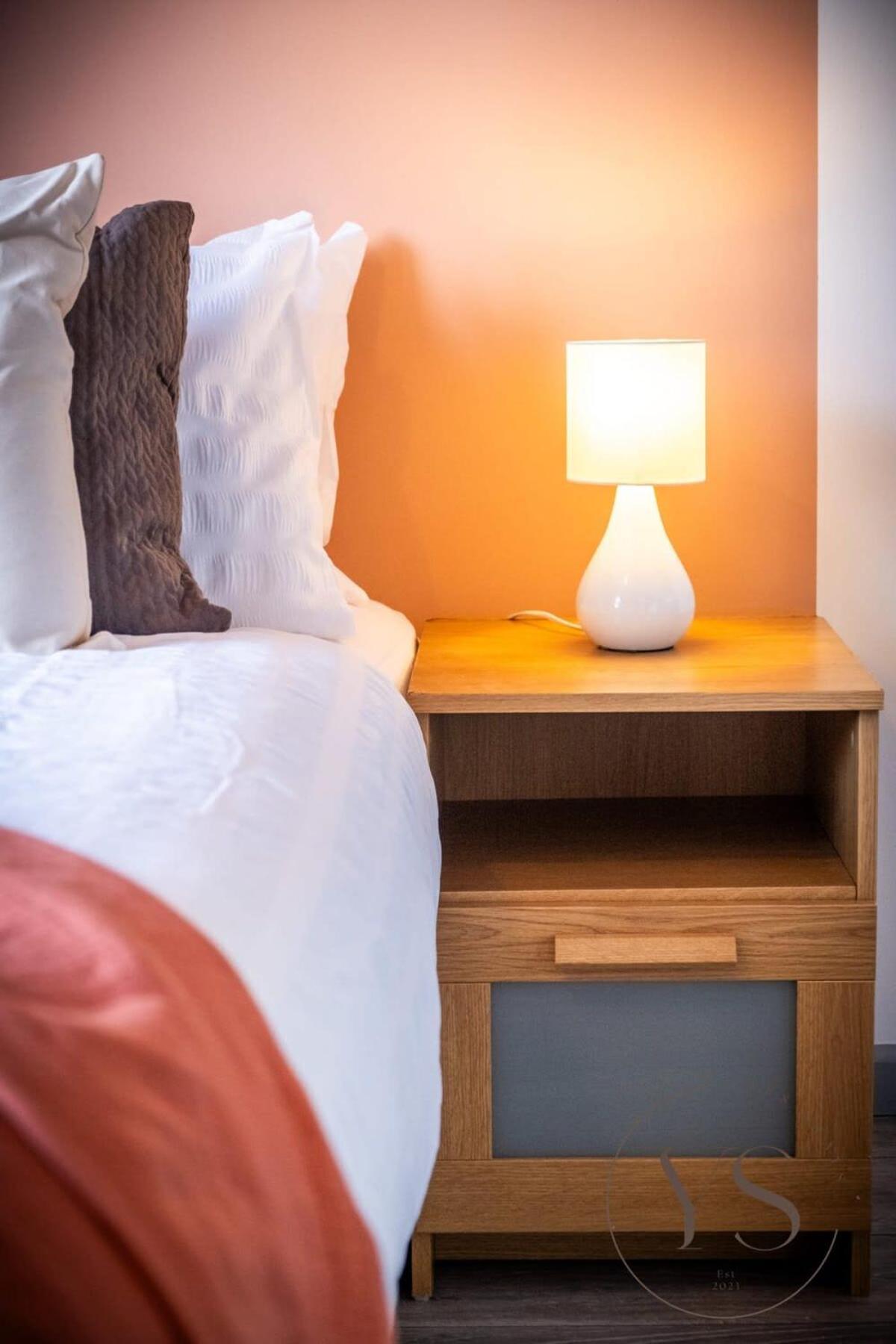 Sienna Longton Studio 2D - Wi-Fi, Alton Towers, Netflix Stoke-on-Trent Bagian luar foto